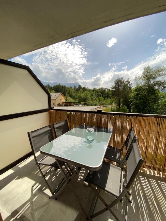 Saint-Sauveur  Appartement Situe A Cote Du Lac De Serre Poncon מראה חיצוני תמונה